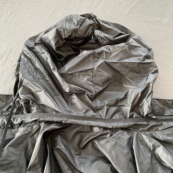 Prana.Tegan jacket w/stowable hood.EUC.Shiny black. Size:Small. No stains,tears - Picture 4 of 13